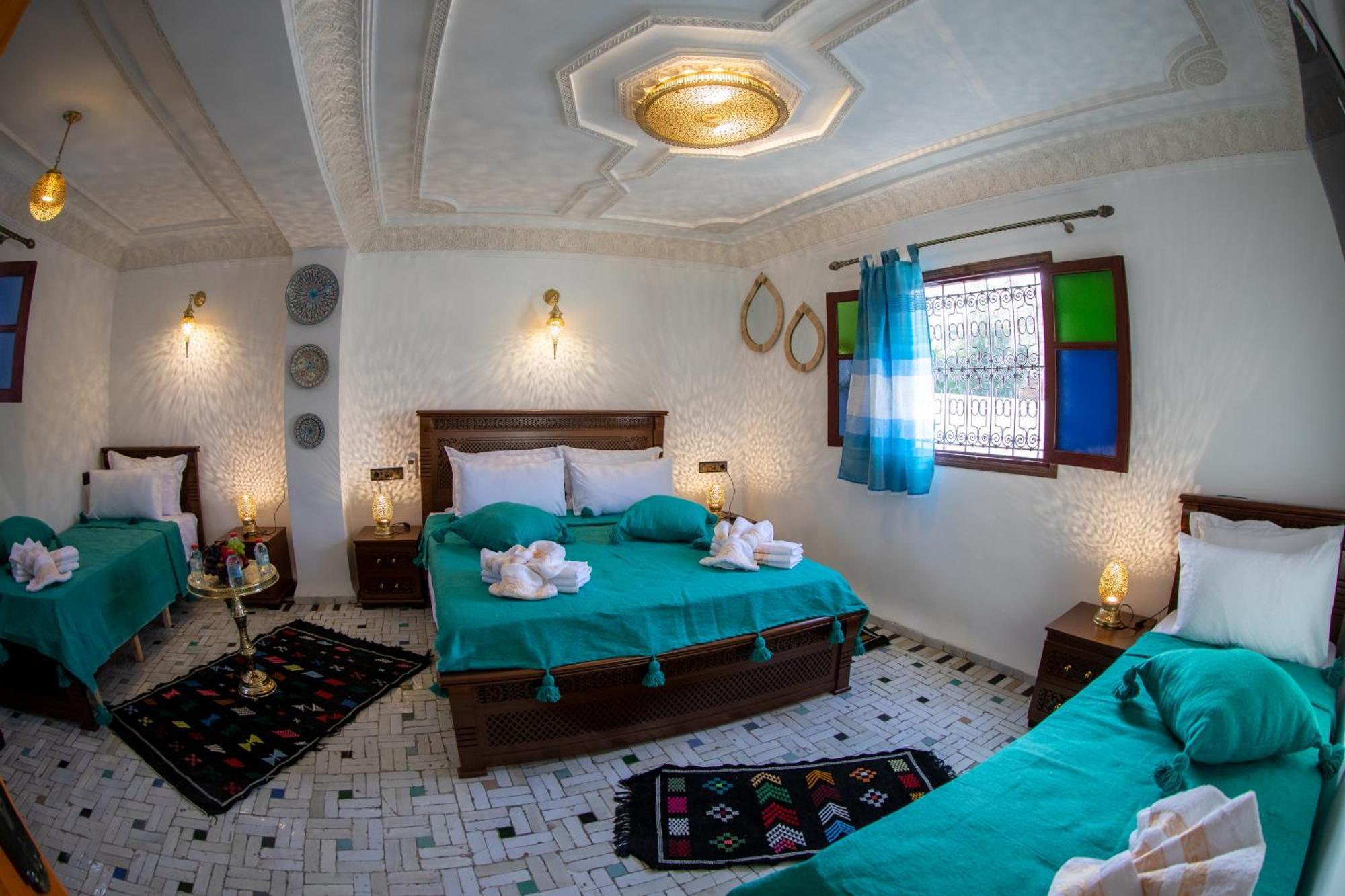 Taj Fez