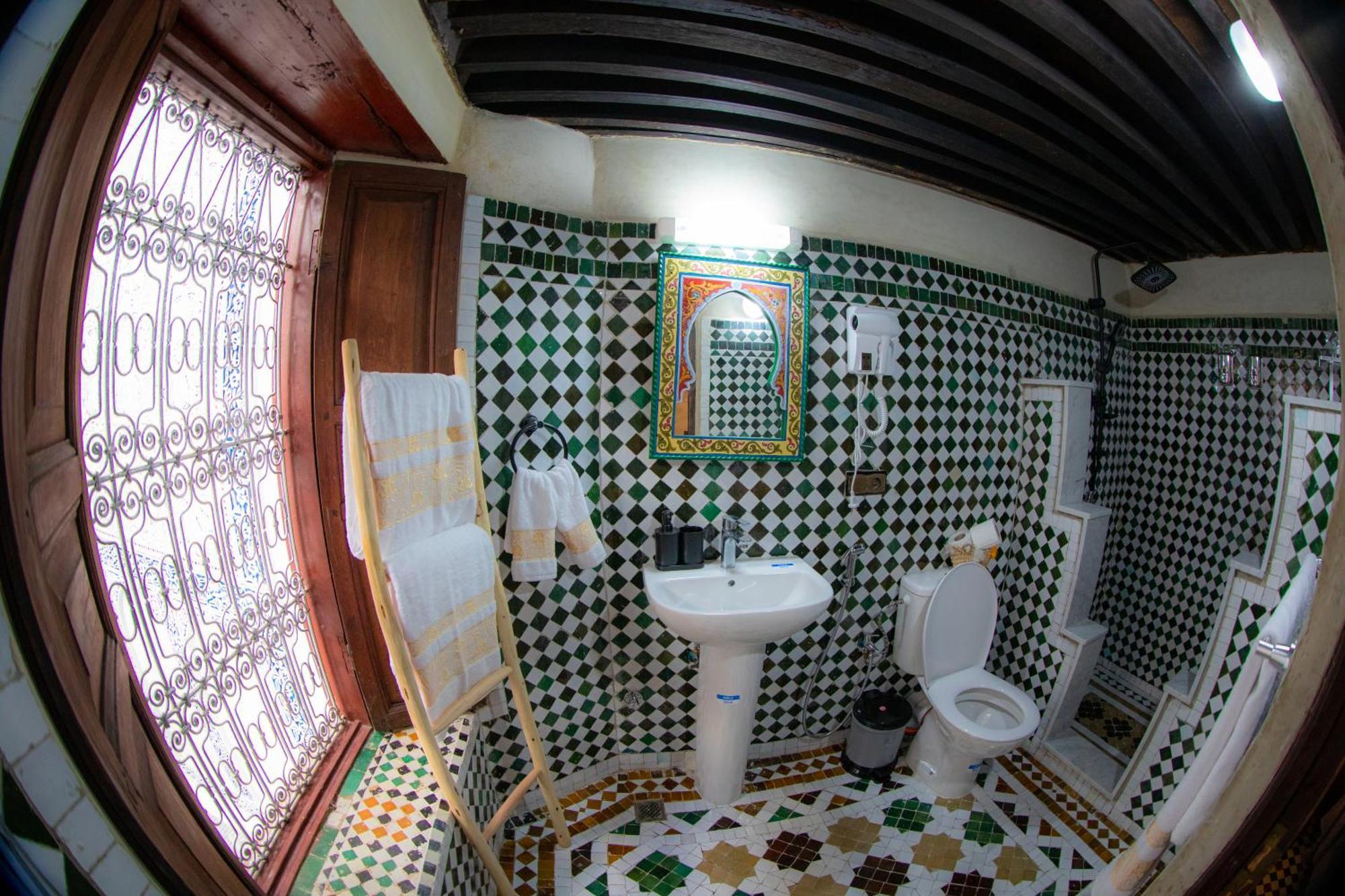Taj Fez