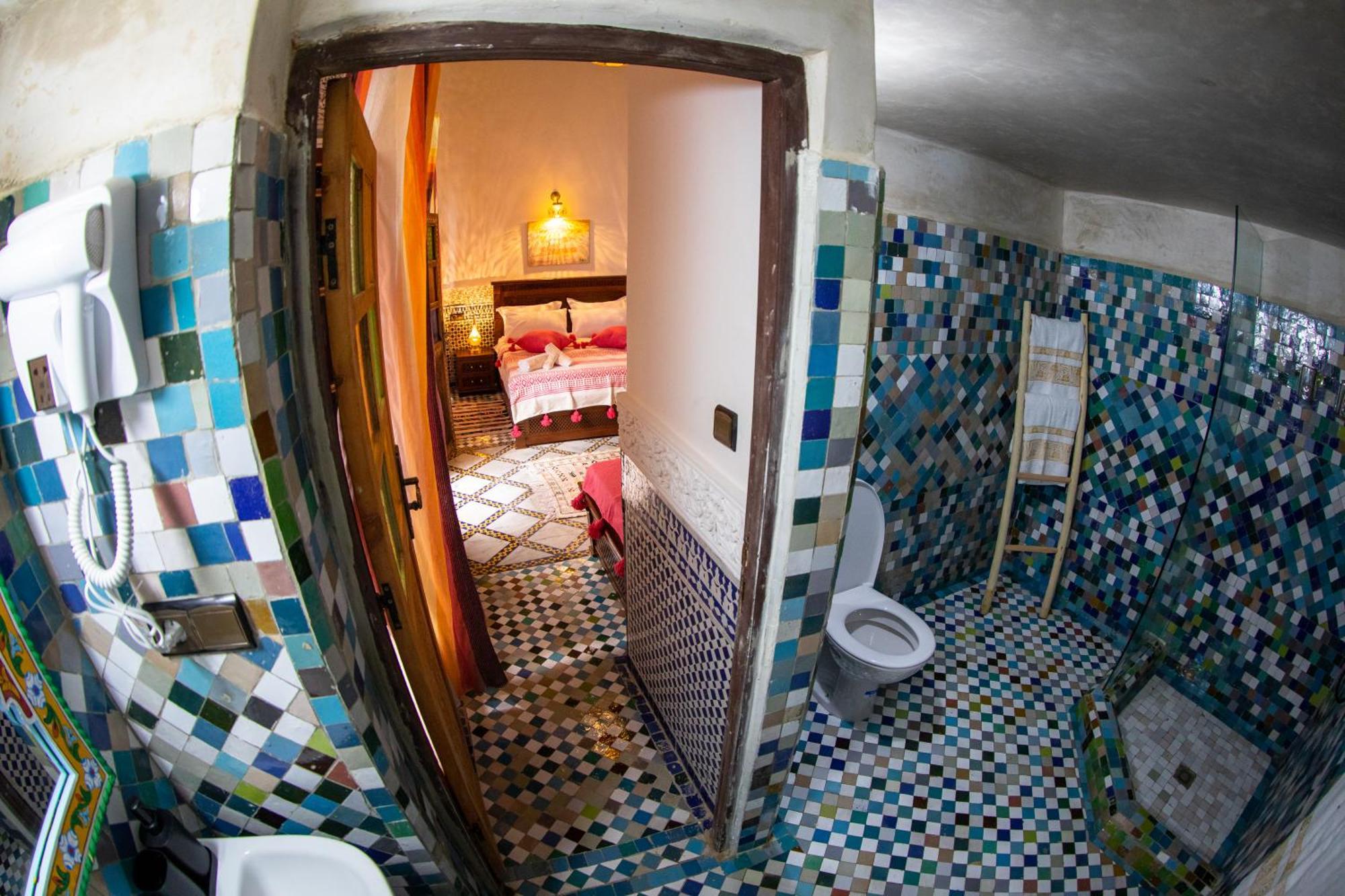 Taj 4*